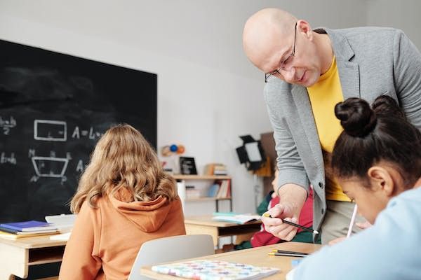 新加坡辅仁预科学院为学生提供细致的思想辅导