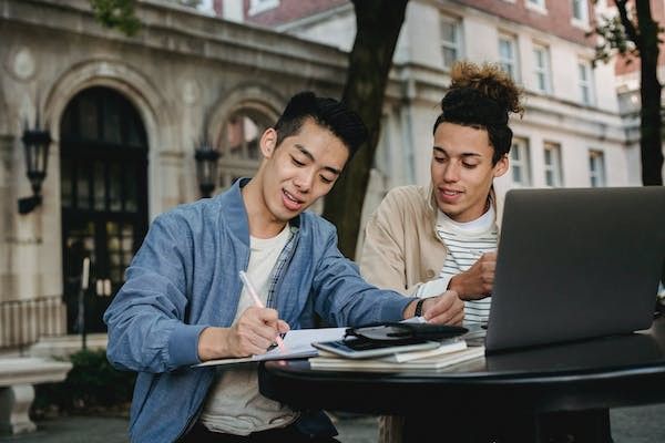 北京学化妆去哪里好哪个学校的培训课程更细致