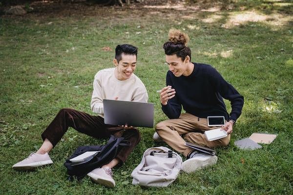 学习化妆要花多少钱，学化妆需要高昂的学费吗